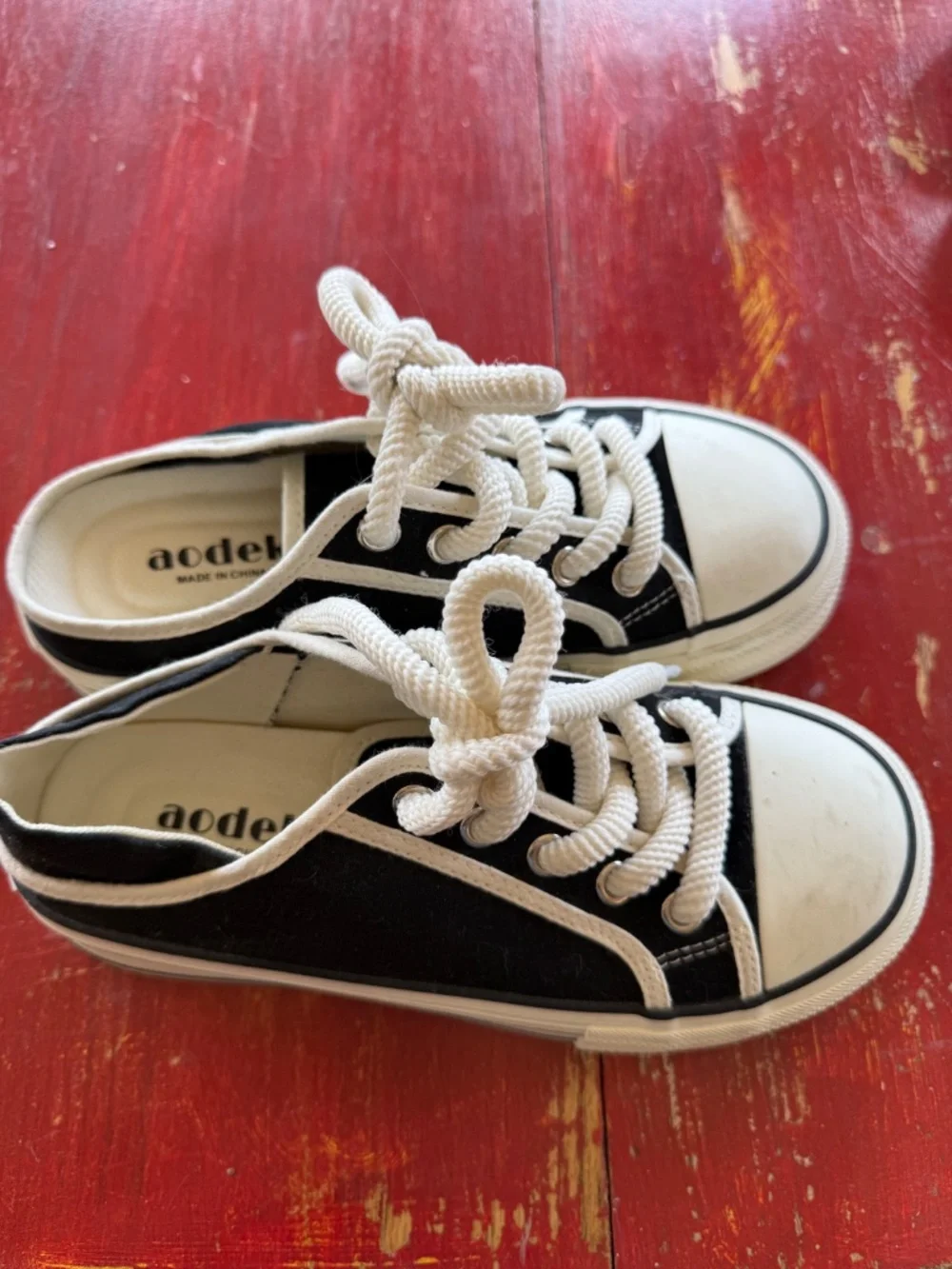 Aodek tennis shoes 40